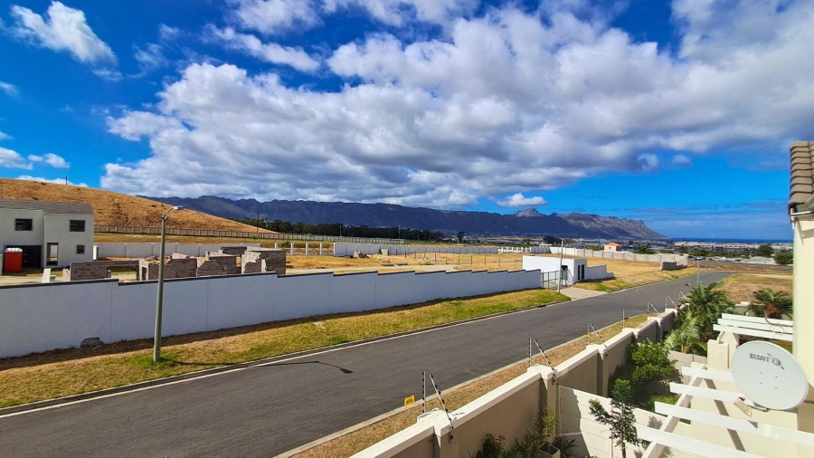 To Let 2 Bedroom Property for Rent in Somerset West Western Cape